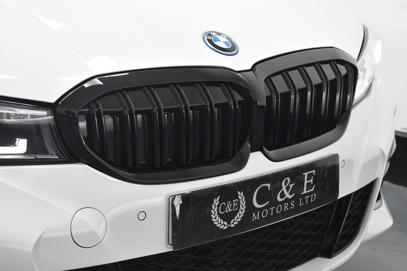 BMW 3 Series 330e M Sport - U5886