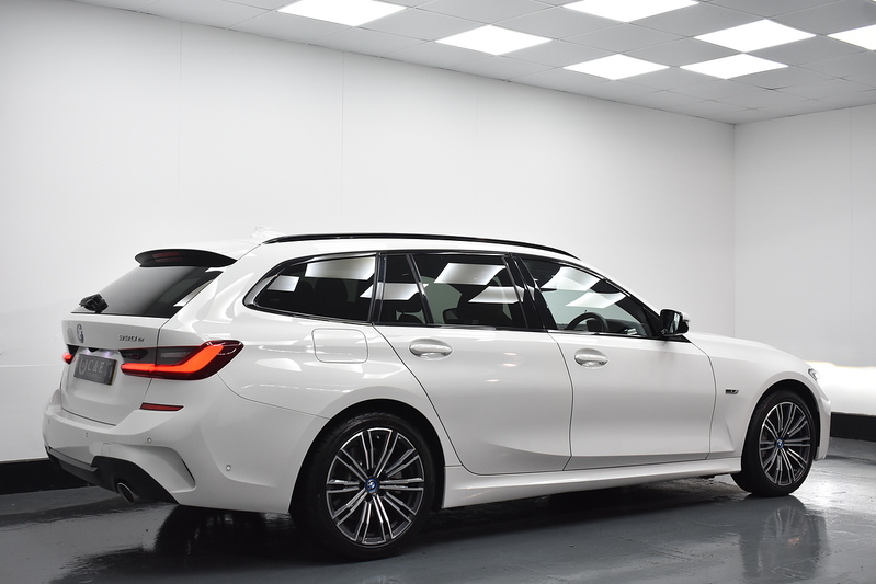 BMW 3 Series 330e M Sport - U5886