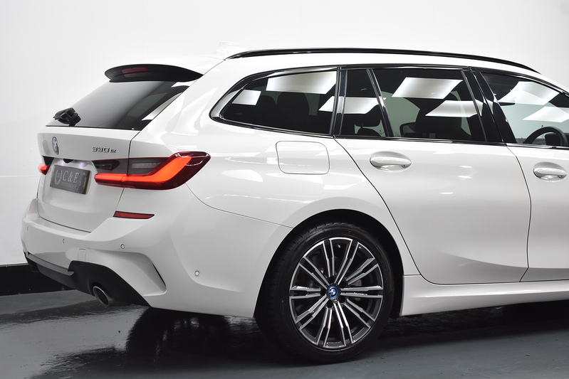 BMW 3 Series 330e M Sport - U5886