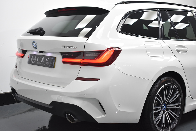 BMW 3 Series 330e M Sport - U5886