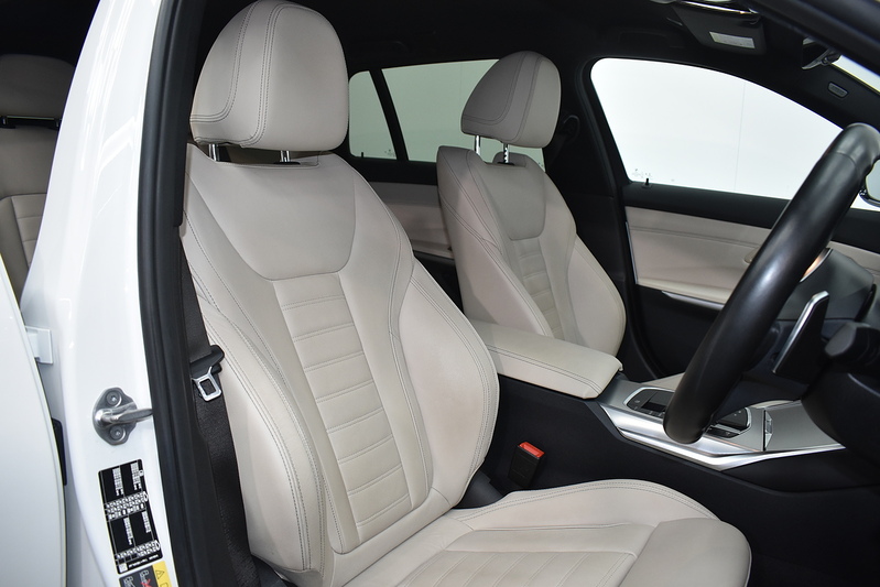 BMW 3 Series 330e M Sport - U5886