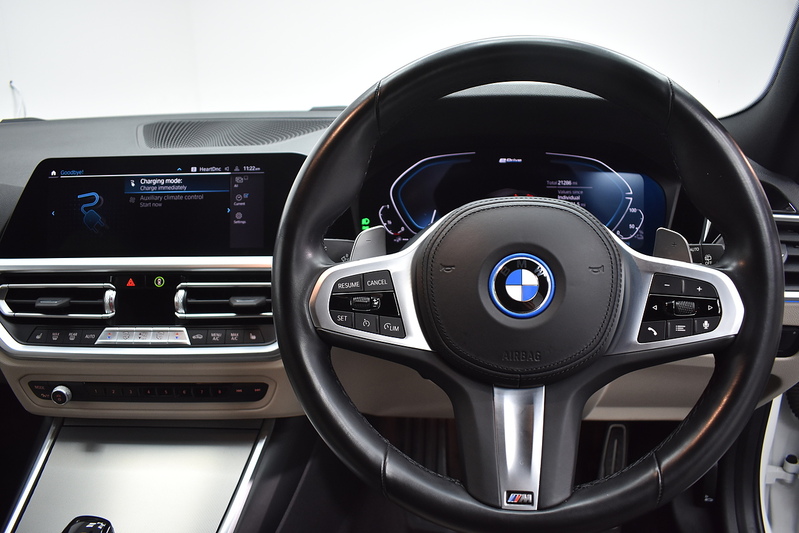 BMW 3 Series 330e M Sport - U5886