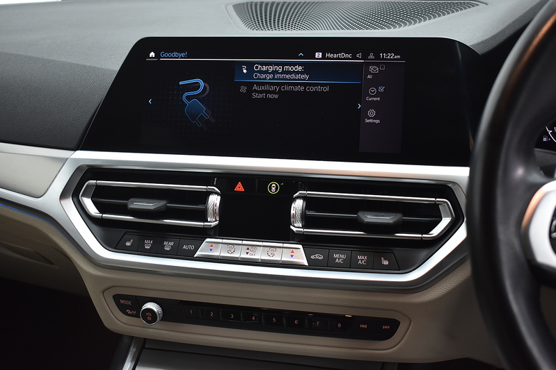 BMW 3 Series 330e M Sport - U5886