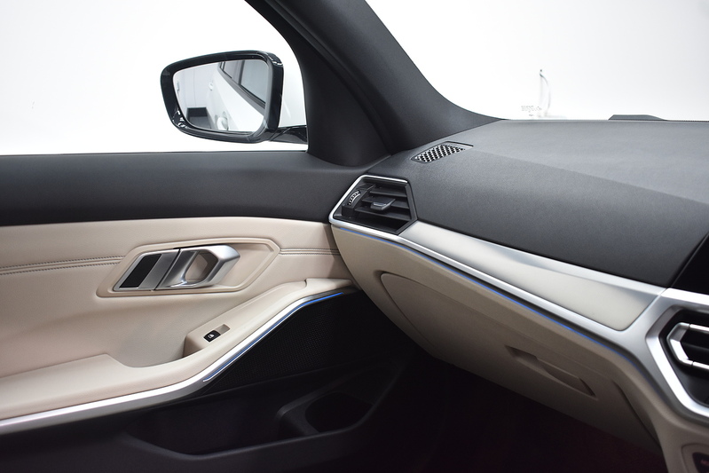 BMW 3 Series 330e M Sport - U5886