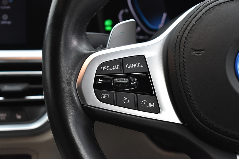 BMW 3 Series 330e M Sport - U5886