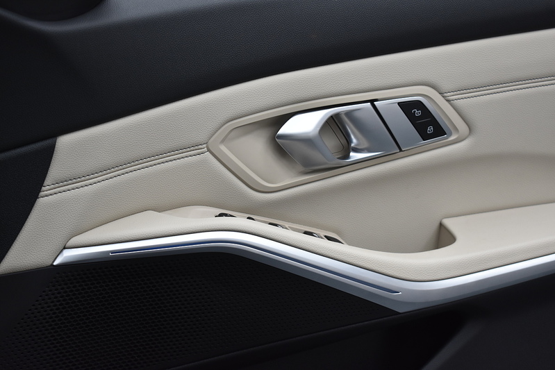 BMW 3 Series 330e M Sport - U5886