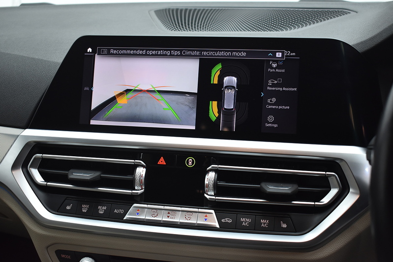 BMW 3 Series 330e M Sport - U5886