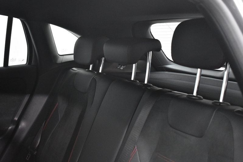 Mercedes-Benz GLA GLA200d AMG Line - U5911