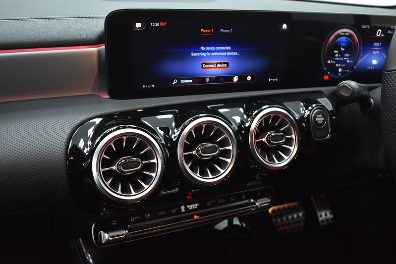 Mercedes-Benz CLA CLA250e AMG Line - U5930