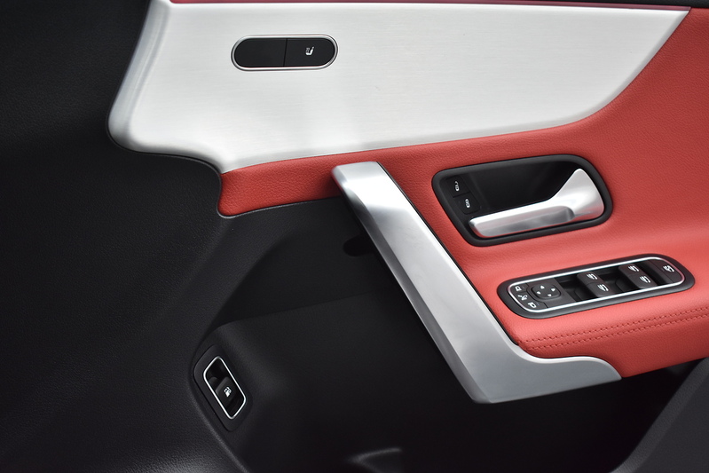 Mercedes-Benz CLA CLA250e AMG Line - U5930