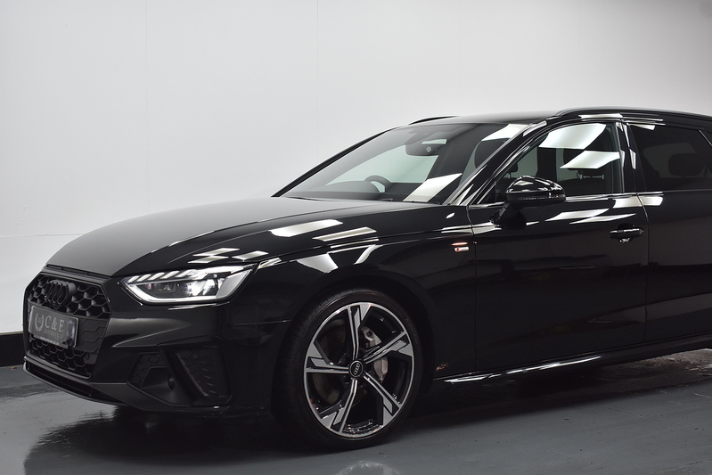 Audi A4 Avant TFSI Black Edition - U5976