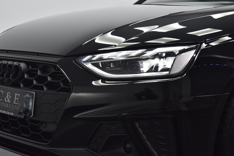 Audi A4 Avant TFSI Black Edition - U5976