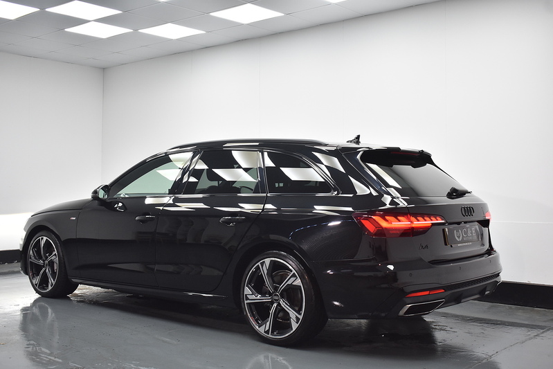 Audi A4 Avant TFSI Black Edition - U5976