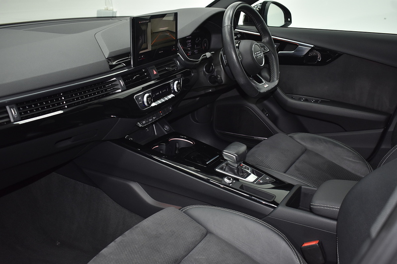 Audi A4 Avant TFSI Black Edition - U5976