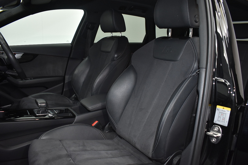 Audi A4 Avant TFSI Black Edition - U5976