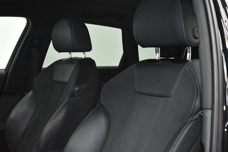 Audi A4 Avant TFSI Black Edition - U5976