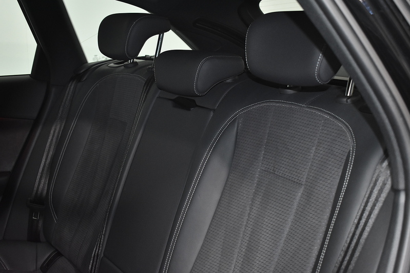 Audi A4 Avant TFSI Black Edition - U5976