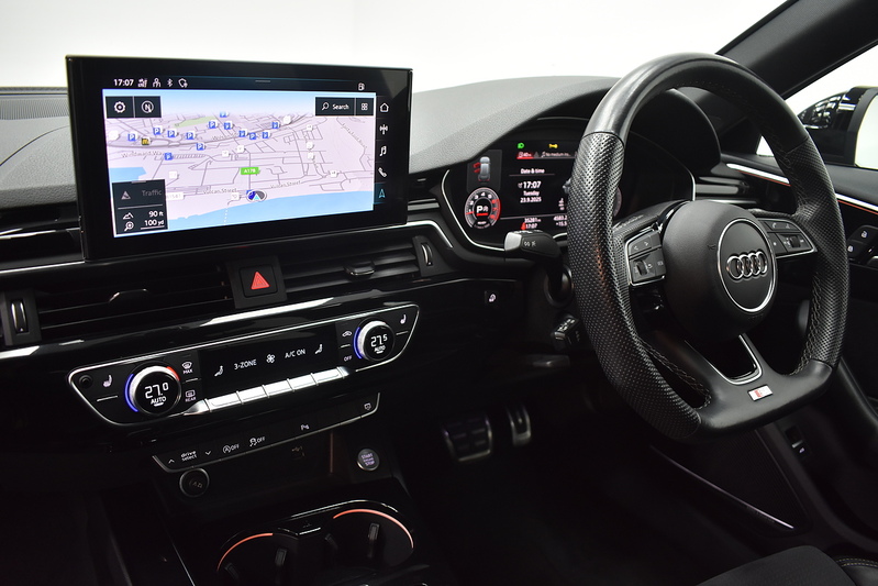 Audi A4 Avant TFSI Black Edition - U5976