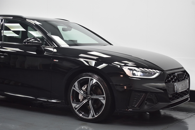 Audi A4 Avant TFSI Black Edition - U5976