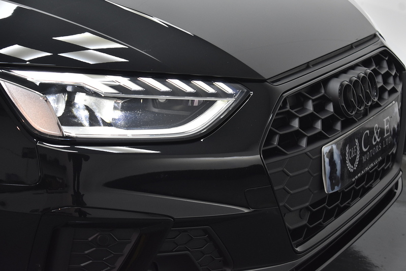 Audi A4 Avant TFSI Black Edition - U5976