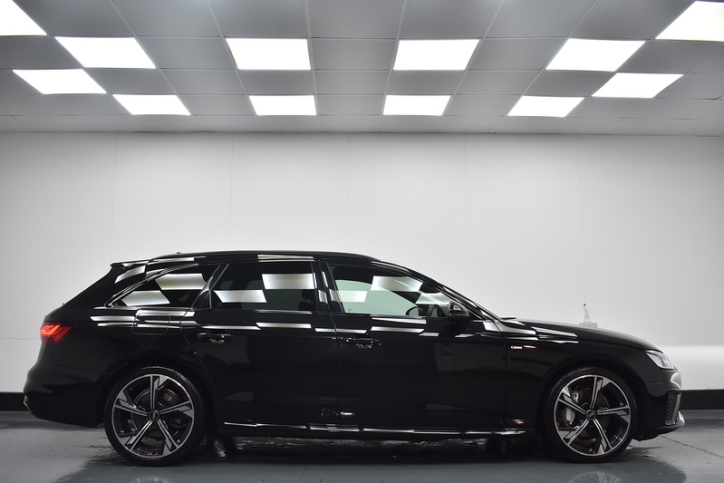 Audi A4 Avant TFSI Black Edition - U5976
