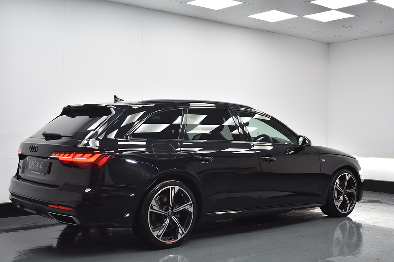 Audi A4 Avant TFSI Black Edition - U5976