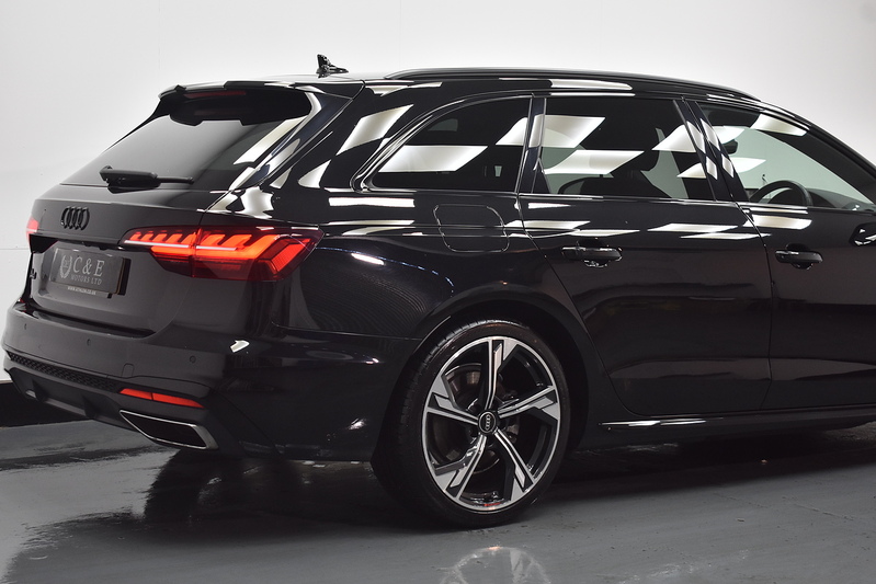 Audi A4 Avant TFSI Black Edition - U5976