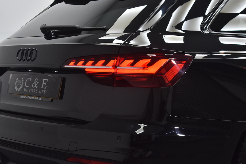 Audi A4 Avant TFSI Black Edition - U5976