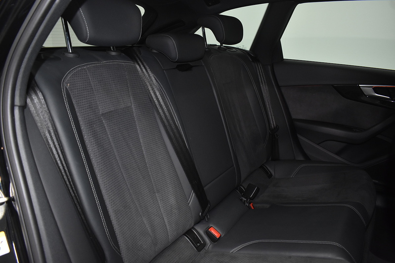 Audi A4 Avant TFSI Black Edition - U5976