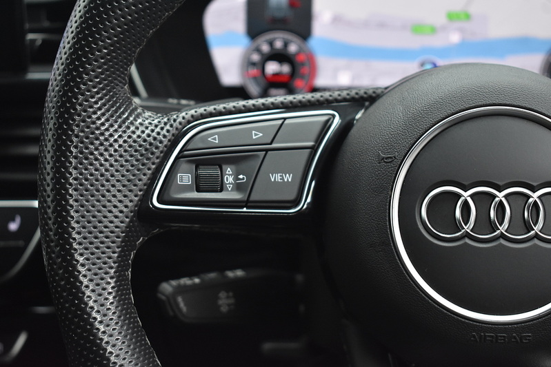 Audi A4 Avant TFSI Black Edition - U5976