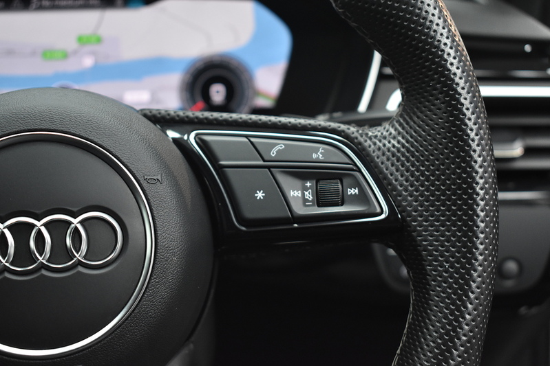 Audi A4 Avant TFSI Black Edition - U5976