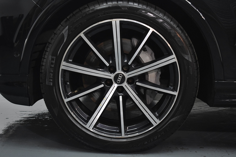 Audi Q7 TFSI V6 Black Edition - U5986