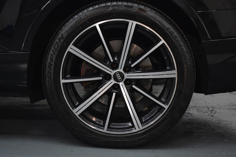 Audi Q7 TFSI V6 Black Edition - U5986