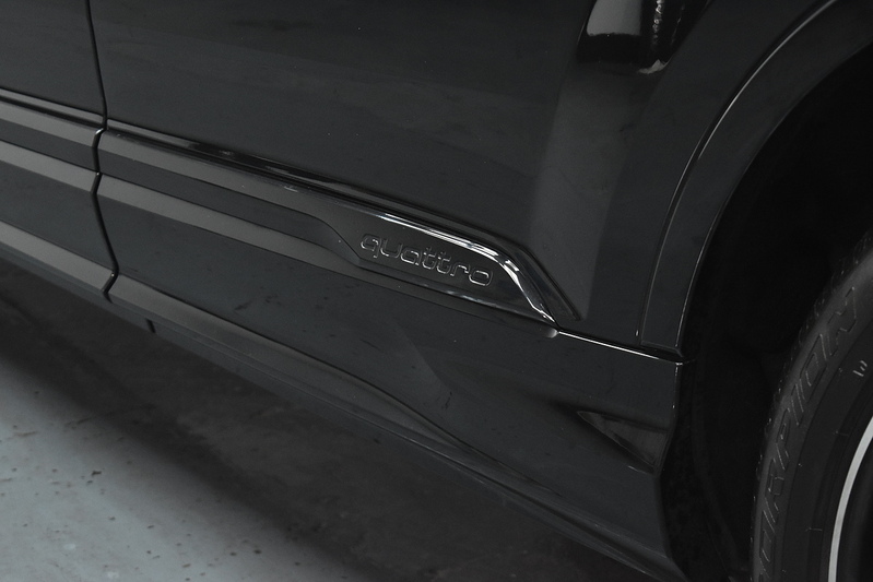 Audi Q7 TFSI V6 Black Edition - U5986