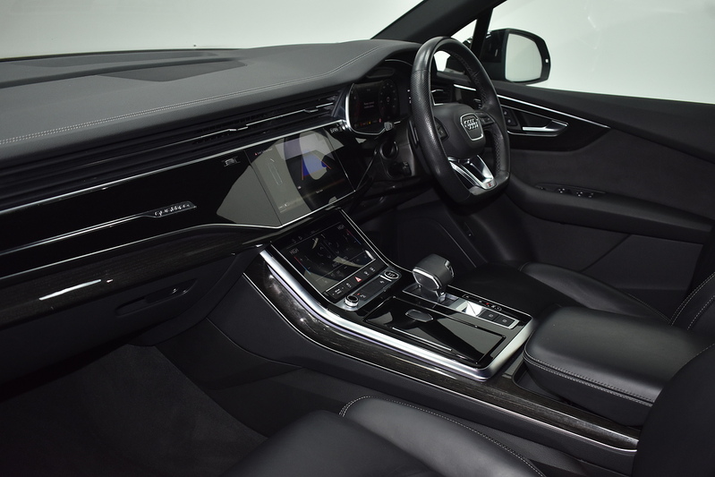 Audi Q7 TFSI V6 Black Edition - U5986