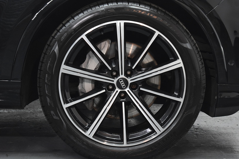 Audi Q7 TFSI V6 Black Edition - U5986