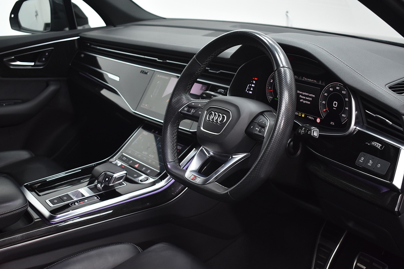 Audi Q7 TFSI V6 Black Edition - U5986