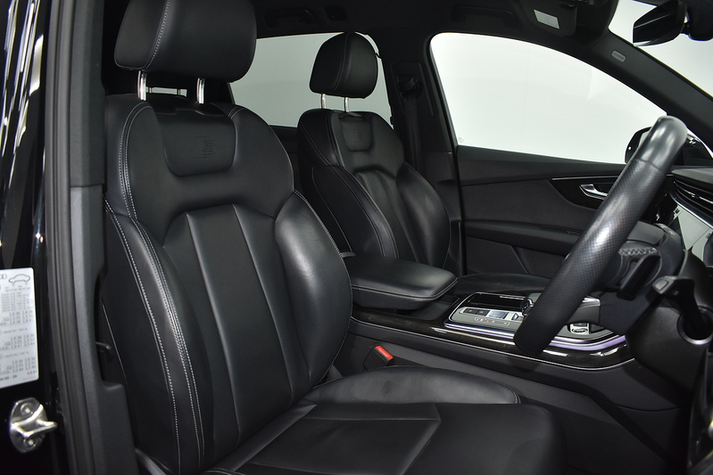 Audi Q7 TFSI V6 Black Edition - U5986