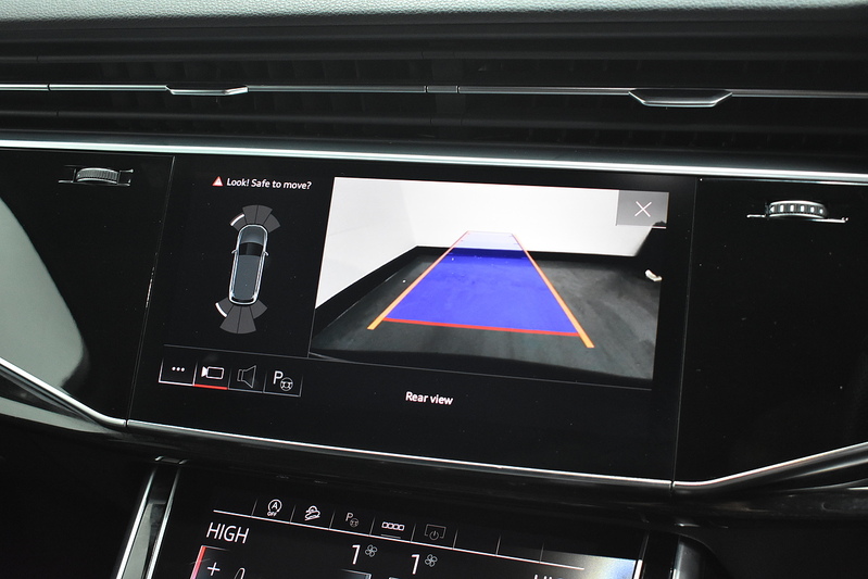 Audi Q7 TFSI V6 Black Edition - U5986