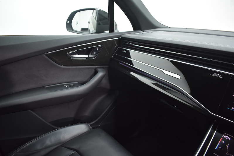 Audi Q7 TFSI V6 Black Edition - U5986