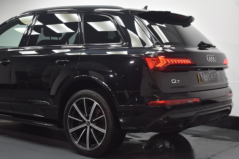 Audi Q7 TFSI V6 Black Edition - U5986