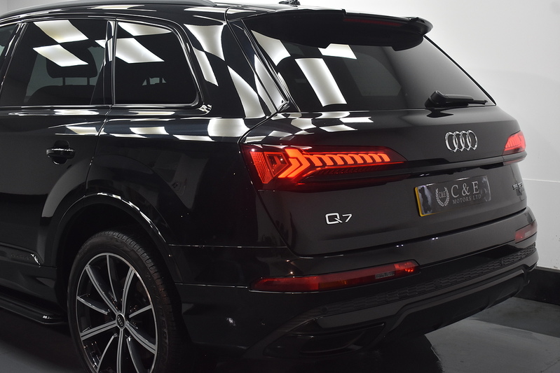 Audi Q7 TFSI V6 Black Edition - U5986