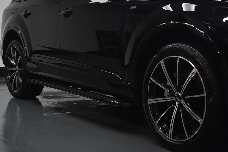 Audi Q7 TFSI V6 Black Edition - U5986