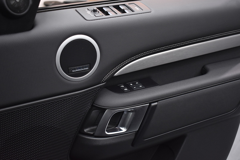 Land Rover Discovery D300 MHEV R-Dynamic HSE - U5992