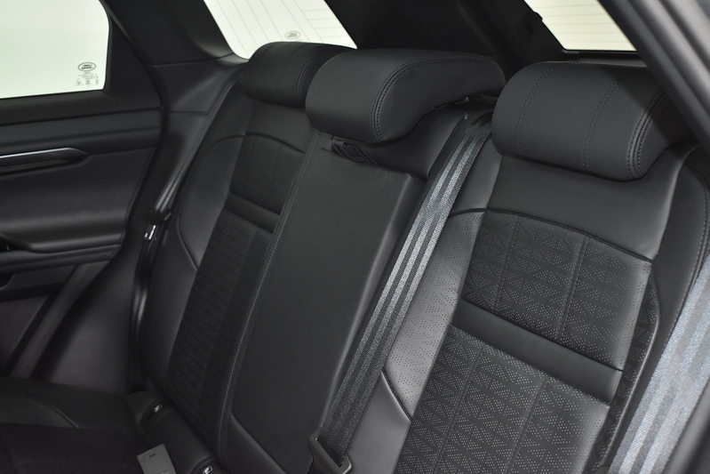 Land Rover Range Rover Evoque P300e R-Dynamic HSE - U5994