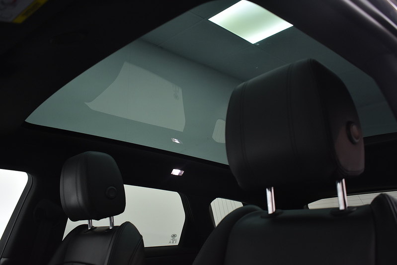 Land Rover Range Rover Evoque P300e R-Dynamic HSE - U5994