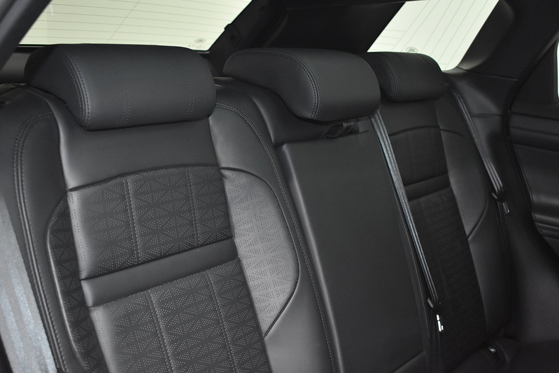 Land Rover Range Rover Evoque P300e R-Dynamic HSE - U5994