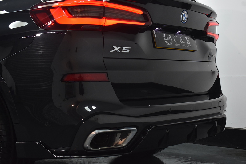 BMW X5 45e M Sport - U6009