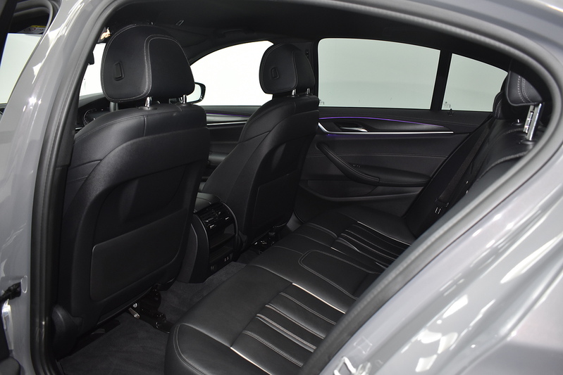 BMW 5 Series 520d MHT M Sport - U6014