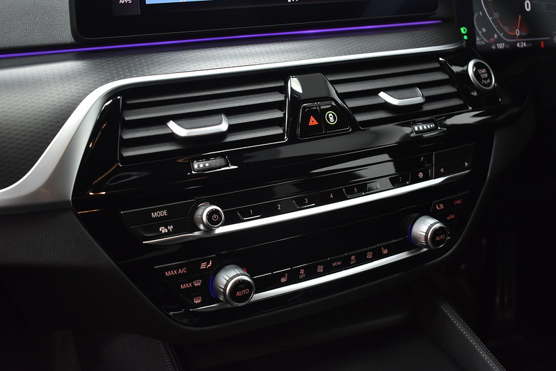 BMW 5 Series 520d MHT M Sport - U6014